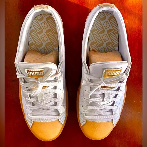 Puma Classics White with Suede Sneakers Gum Top & Bottom - Women’s Size: 8.5 - Picture 2 of 6